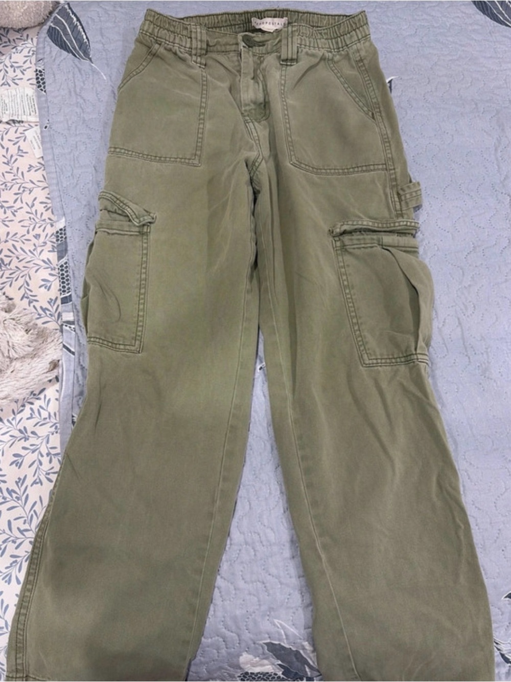 Aeropostale Olive Cargo Pants with Utility Pockets